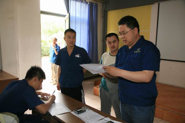 民主測(cè)評(píng)輪班長 水平高低看得分