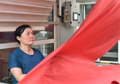 面料車間劉麗麗：練就火眼金睛，成就質(zhì)量堅盾